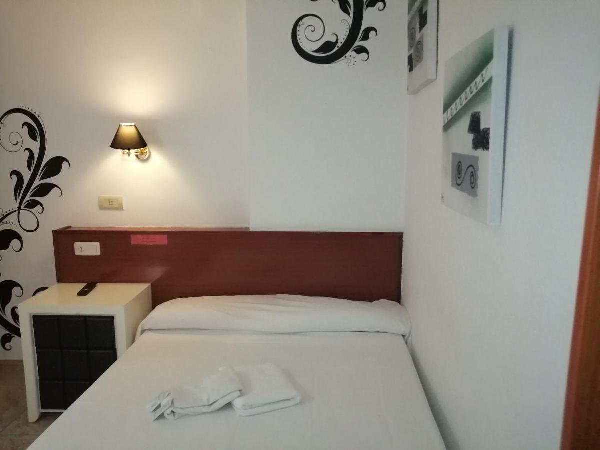 הואסקה Hostal Jaime I מראה חיצוני תמונה