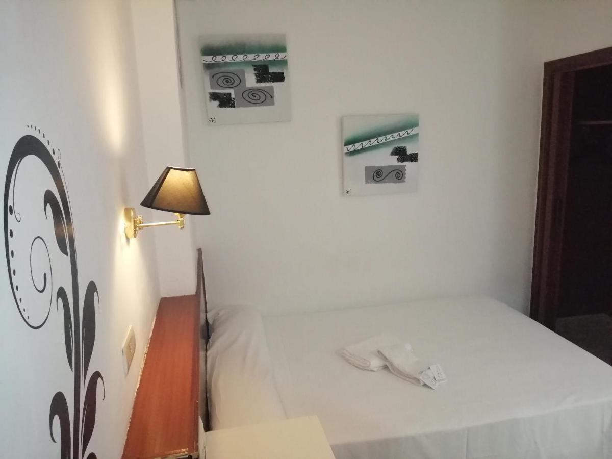 הואסקה Hostal Jaime I מראה חיצוני תמונה