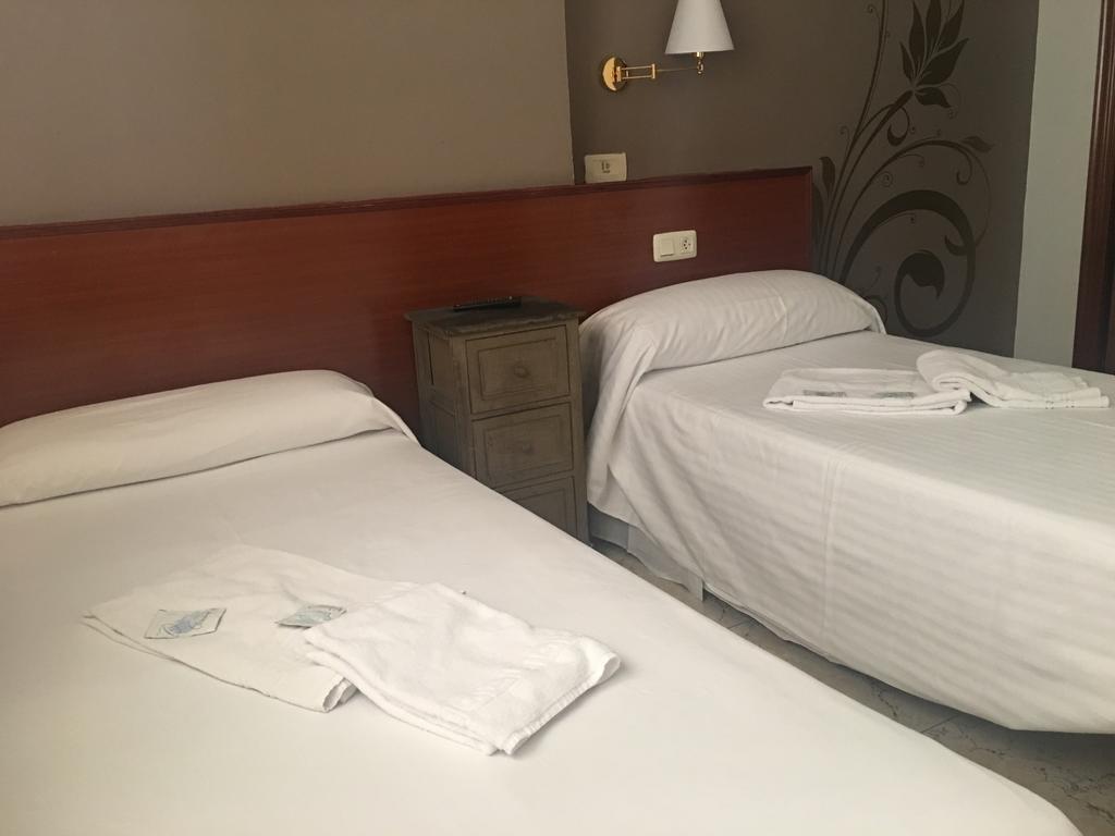 הואסקה Hostal Jaime I מראה חיצוני תמונה
