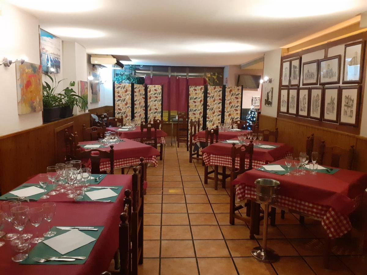 הואסקה Hostal Jaime I מראה חיצוני תמונה