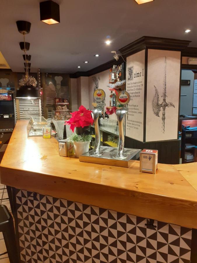 הואסקה Hostal Jaime I מראה חיצוני תמונה