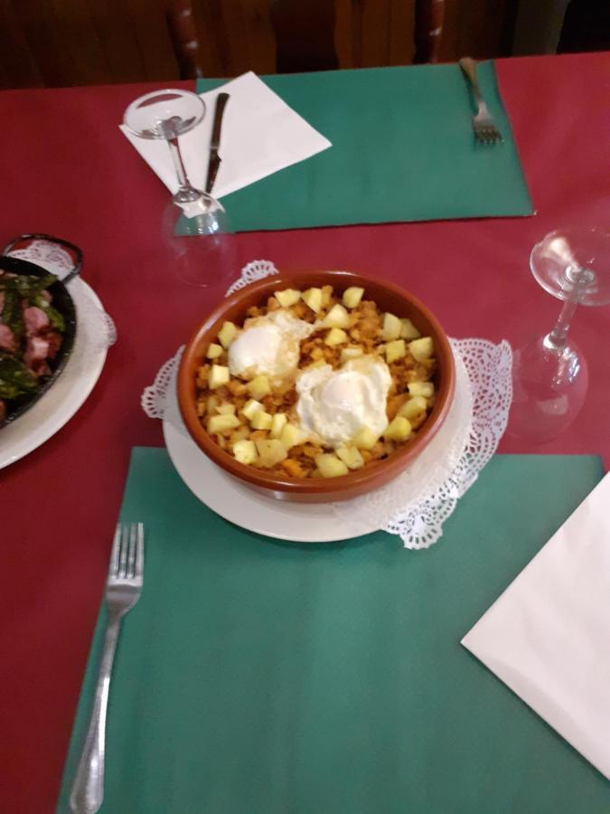 הואסקה Hostal Jaime I מראה חיצוני תמונה