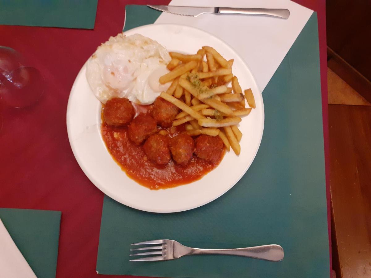 הואסקה Hostal Jaime I מראה חיצוני תמונה