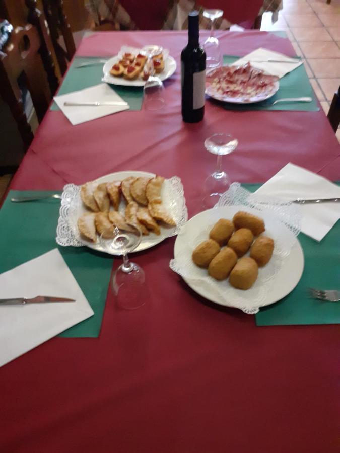 הואסקה Hostal Jaime I מראה חיצוני תמונה